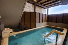 湯河原の天然温泉を露天風呂で♪