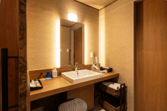 2F和モダン【薄紅-Usubeni-】パウダールーム♪ドライヤーなどにReFa製を採用♪