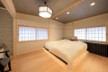 和モダン洋室＜新フロア＞｜宮内庁御用達のベッドを設えております。