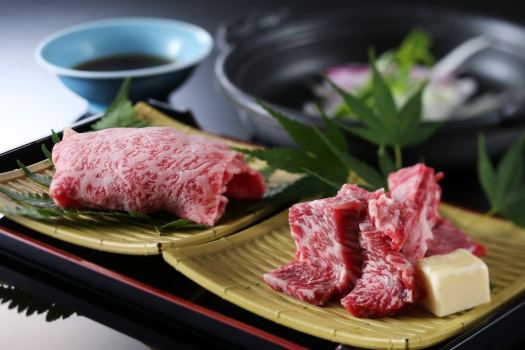お肉好きにオススメ！どちらも魅力！一度に味わう極上丹波牛黒毛和牛すき焼き＆ミニステーキ食べ比べ会席