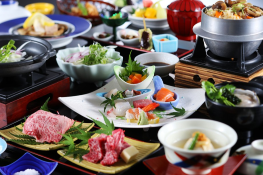 お肉好きにオススメ！どちらも魅力！一度に味わう極上丹波牛黒毛和牛すき焼き＆ミニステーキ食べ比べ会席
