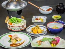 【公式ホームページ限定】★美味少量★品数少な目のご夕食でお手頃価格♪直前予約でも安心のお気軽プラン◆じゃらんnetや楽天トラベル他サイトよりもお値段お得＆ドリンク半額の特別特典もあります