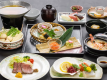 《2025年7月8月お献立Ｂの一例》料理長自ら厳選した旬の食材をふんだんに使用しております