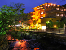 水の香里:箱根連山より流れ出る藤木川沿いに佇む静かな湯宿 水の香里:箱根連山より流れ出る藤木川沿いに佇む静かな湯宿