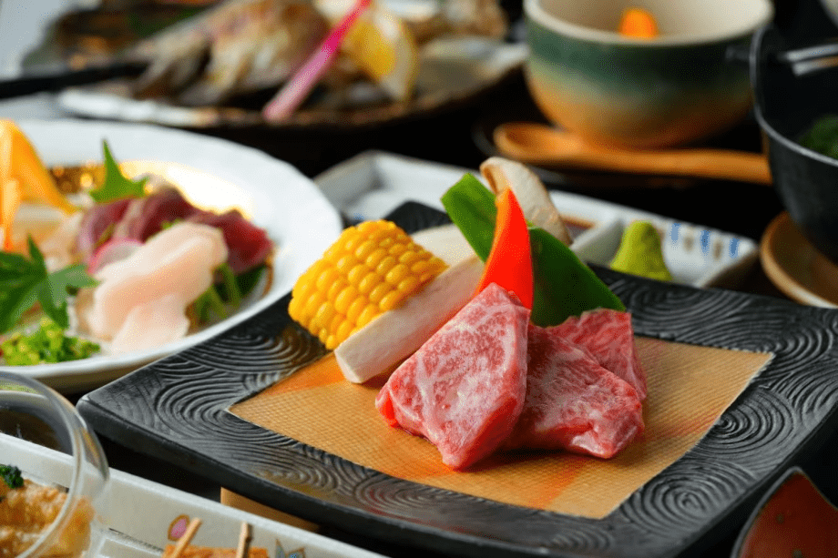 黒毛和牛と旬のお料理をご用意してお待ちしております 黒毛和牛と旬のお料理をご用意してお待ちしております