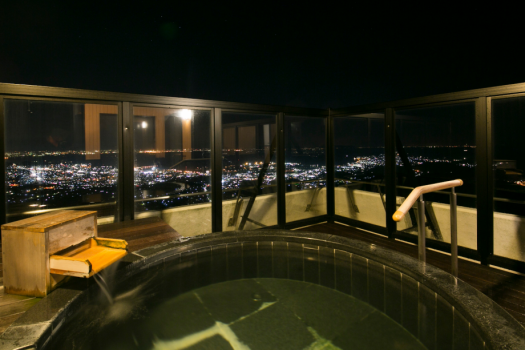 展望露天風呂から見る夜景