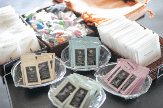 化粧水や乳液、コットンなどはアメニティバイキングで。歯ブラシやくしなどのアメニティは有料です。