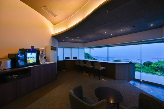 【LUXURY LOUNGE STARS】営業時間／15：00～21：30／7：30～9：30