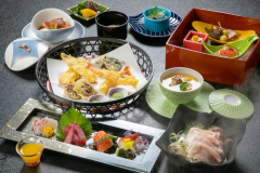 会席料理【流星の膳】の一例。※季節により料理内容や器が異なります。