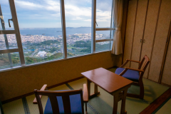 椅子をご用意しておりますのでゆったり景色を眺めながらお過ごしいただけます。