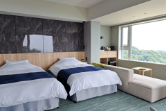 【角部屋スイートルーム】洋室のお部屋タイプで２面の大きな窓から望む景色は自慢です。