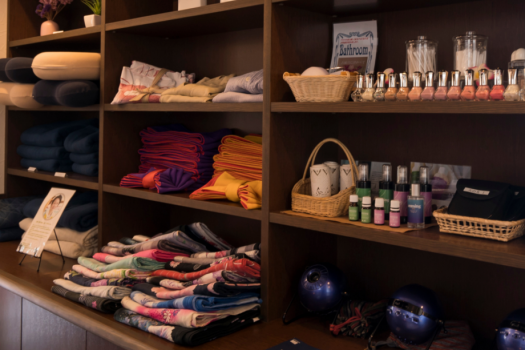 お部屋へご案内の前にごゆっりお過ごしいただけるような貸し出しグッズをご用意しております。