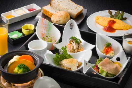 当日お選びいただけるご朝食【洋食】の一例。※季節により料理内容や器が異なる場合がございます。