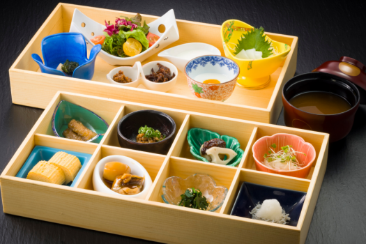 お重膳プランのご朝食一例。※季節により料理内容や器が異なる場合がございます。