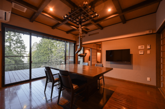 【１室限定／檜風呂】檜香る専用露天風呂とお部屋食を愉しむ特別な客室。自然に抱かれ心ほどける至福の滞在