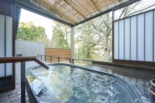 和をモチーフに仕立て、心地よい風を感じながらお二人で過ごす【ダイニングルーム／禁煙】＜57平米＞