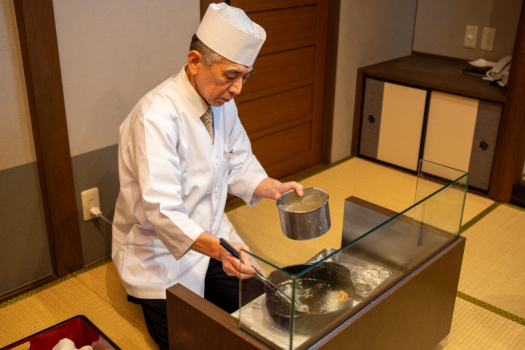 【料理長厳選・量よりも質！】地産地消の会席料理☆目の前で揚げる天麩羅も！
