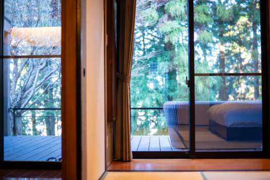 和をモチーフに仕立て、心地よい風を感じながらお二人で過ごす【ダイニングルーム／喫煙】＜57平米＞