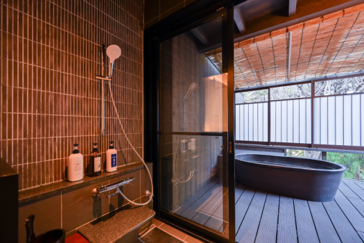 和をモチーフに仕立て、心地よい風を感じながらお二人で過ごす【ダイニングルーム／喫煙】＜57平米＞