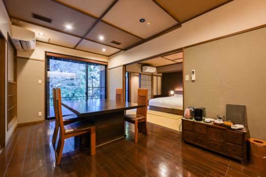 和をモチーフに仕立て、心地よい風を感じながらお二人で過ごす【ダイニングルーム／喫煙】＜57平米＞