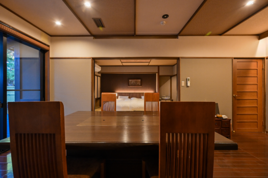 和をモチーフに仕立て、心地よい風を感じながらお二人で過ごす【ダイニングルーム/喫煙】<57平米> 和をモチーフに仕立て、心地よい風を感じながらお二人で過ごす【ダイニングルーム/喫煙】<57平米>