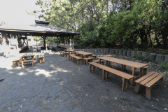 宿泊棟「大部屋」専用テーブル　右側３台