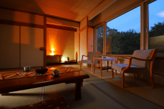 ■和室12畳■～大きな窓と自然溢れる広いお部屋で静寂のひとときを～