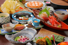 当館自慢の【地鶏のたたき鍋】と新鮮な【お刺身】で登別を味わう！