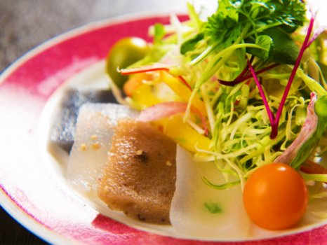 上毛高原で採れた高原野菜と4種の蒟蒻を和えたおしゃれな一品♪
