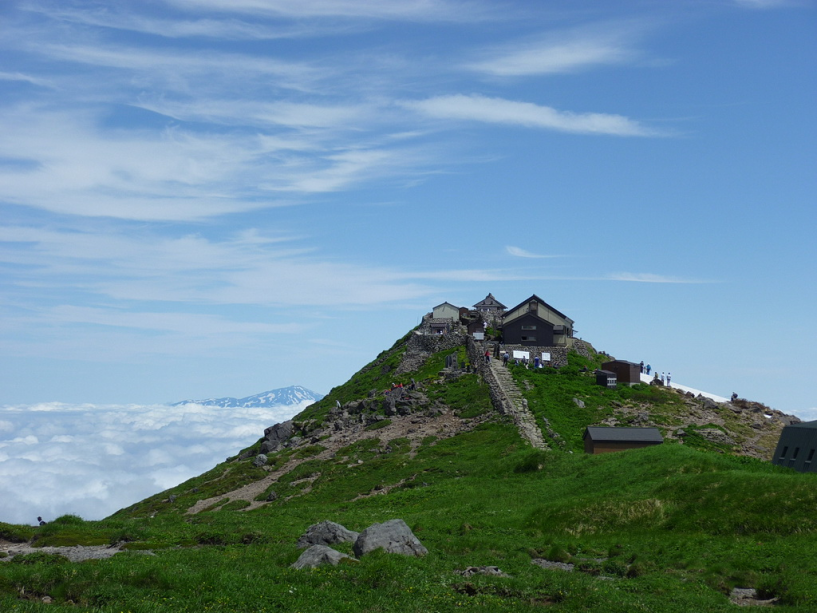 【月山山頂】日本海や鳥海山を望む事ができます。