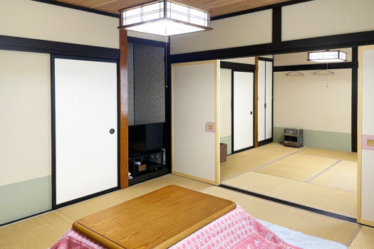 本館和室「16畳間」：冬はこたつをご用意しております。