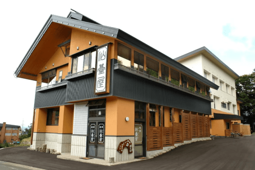 【外観】新館と本館がございます