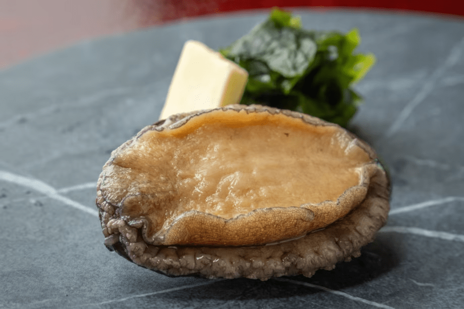 料理長特選逸品付【シニアプラン】ウェルカムドリンク付き〈夕朝食もお部屋食〉お得な3大特典付き