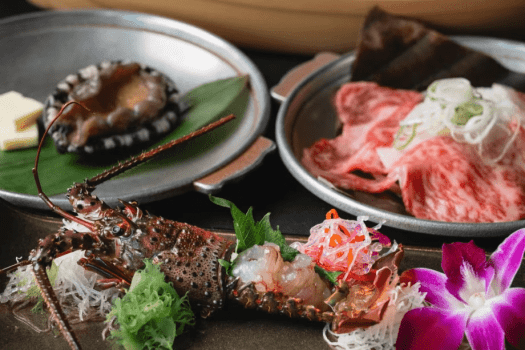 伊勢海老お造り・鮑の磯焼・三河牛朴葉味噌焼き