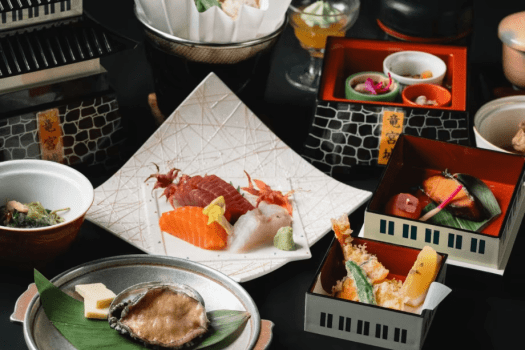 ★【アニバーサリープラン】【記念日】鮑付き玉手箱会席&times;花束・シャンパン付〈部屋食または個室食確約／ケーキ別注可〉