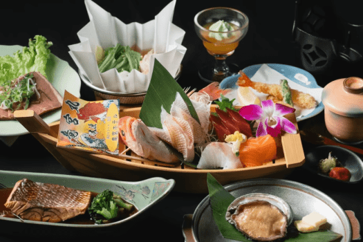 【ファミリー】大人は鮑付き船盛会席／五大特典付〈部屋食・キッズスペース翌日15時まで利用可〉