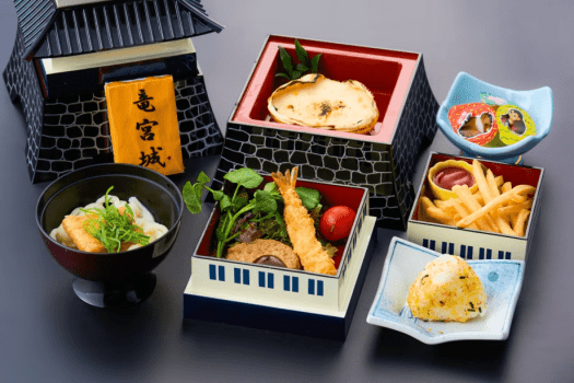 【ファミリー】大人は鮑付き船盛会席／五大特典付〈部屋食・キッズスペース翌日15時まで利用可〉