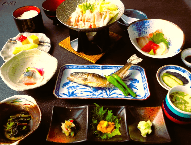 【１泊２食】【本館】 和食膳　やまざくら（季節の山菜と地元産イワナ塩焼き）