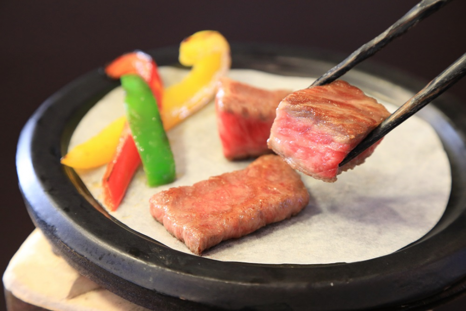 信州プレミアム牛は口どけも格別です。 信州プレミアム牛は口どけも格別です。