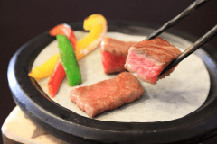 信州プレミアム牛は口どけも格別です。