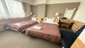 【禁煙】■　ツイン　■ベット幅１１０ｃｍ×２台■２１．５平米