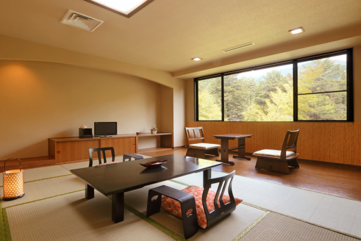 【禁煙・さゆり亭　和室12畳】木調のインテリアが特徴の広々としたお部屋です。