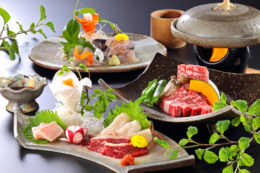 【山形屋のお料理一例】地元野菜を取り入れた創作和食膳の一例です。月替わりでメニューが変わります。