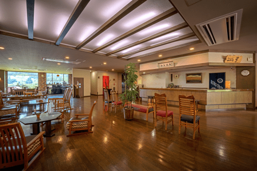 【ロビー・図書コーナー】会津や喜多方に関する書籍や旅の雑誌なども揃えていますので、ごゆるりとお過ごしください。