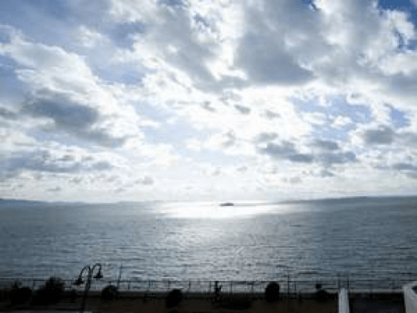 ロビーからの眺望は三河湾の雄大な海原