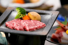 ＜特別室・和モダンベッド＞【旬の海鮮会席】「活鮑踊り焼」＆「牛肉陶板焼」～贅沢に２つの陶板焼付～