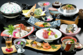 『夕波の膳』八丁味噌仕立ての海鮮鍋他、新鮮な海の幸も満載です。