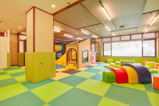 新エリア「MIKAZUKIキッズランド」OPEN ！小さなお子様が安全に楽しめる、幼児向け遊具エリアが、ロビーフロアに新たに誕生しました。