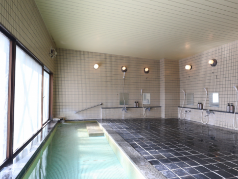 大浴場。肩こり、腰痛に効く温泉です。旅の疲れを癒してください。