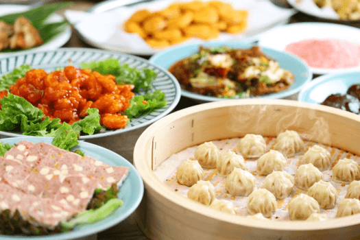 冬はボリューム満点のバイキングをお楽しみください！